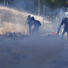 Enfrentamientos en Hong Kong, este domingo.-FAZRY ISMAIL (EFE)