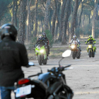 Algunos motoristas de 'Pingüinos' que se acercaron al pinar de Puente Duero en enero de 2015-J.M.Lostau