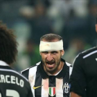 Chiellini arenga a sus compañeros ante Marcelo y Varane, en la ida en Turín.-Foto:   AFP / MARCO BERTORELLO
