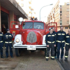 Bomberos del parque de Soria restauran un camión de extinción de 1959 que llevaba 33 años en desuso.-ICAL