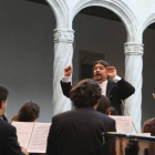 Francisco Lara dirigiendo a la Joven Orquesta de la Universidad de Valladolid.-C.B