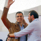 Pedro Sánchez y Óscar Puente, durante el último acto del ex secretario federal en Valladolid-PHOTOGENIC