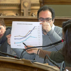 Rosario Chávez, Héctor  Gallego y Gloria  Reguero, los tres ediles de Sí se Puede, en el pleno.-PHOTOGÉNIC/ PABLO REQUEJO