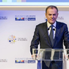 Donald Tusk, en un acto en Bruselas, antes de viajar a Londres.-AP