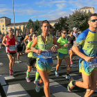 Los corredores, por la Avenida de Salamanca tras dejar atrás el Monasterio de Prado.-MONTSE ÁLVAREZ
