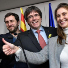 Comín, Puigdemont y Serret, el pasado mes de diciembre en Bruselas.-AFP / JOHN THYS