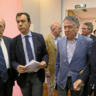 Martínez Maíllo asiste, ayer, a la presentación de los candidatos al Congreso y Senado del PP por Valladolid. En la imagen junto a Miguel Ángel Cortés, Tomás Burgos y Ramiro Ruiz Medrano.-ICAL