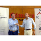 Carlos Moro y Juan Cereijo firman el acuerdo de colaboración en la Cámara de Comercio e Industria de Valladolid.-ICAL