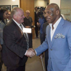 Mike Tyson, con el alcalde de Toronto, Rob Ford, el pasado martes.-Foto: DARREN CALABRESE / AP