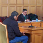 Driss Faseh, ayer, antes de prestar declaración en el juicio con Jurado Popular en la Audiencia de Soria.-J. R. R.