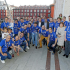 Y siete años después el balonmano masculino, en esta ocasión a través del BMAtlético, volvió a salir al balcón del Ayuntamiento.-J. M. LOSTAU