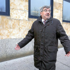El ex alcalde de León, Francisco Fernández, a su llegada a los juzgados.-ICAL