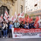 Los trabajadores del Sector de la Limpieza de Valladolid se concentran para protestar contra la última propuesta realizada por la patronal y reivindicar un convenio colectivo digno. -ICAL