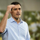 Sánchez, el pasado miércoles, durante un mitin en Torrelavega (Cantabria).-EFE / PEDRO PUENTE HOYOS