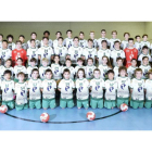 Arriba (izquierda), Cananas celebra un gol con sus jugadores. Arriba (derecha): ganadores del bronce Autonómico. Abajo:Foto de familia del BM Viana de la temporada 2017-2018. BM VIANA-E.M