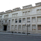 Fachada del colegio El Salvador, donde el Ayuntamiento quiere instalar el Campus de la Justicia.-J. M. Lostau