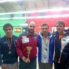 Casares, en el centro con el trofeo.-E.M.