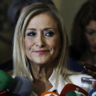 La presidenta regional Cristina Cifuentes responde a los medios a su llegada para comparecer en la comision de investigacion por corrupcion de la Asamblea de Madrid sobre los contratos de adjudicacion de la cafeteria del Parlamento en 2009 y 201-EFE / EMILIO NARANJO