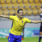 Juan Villar celebra un tanto contra el Loja.-Cádiz CF.