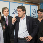 El secretario autonómico del PP de Castilla y León, Alfonso Fernández Mañueco, acompañado por candidatos al Congreso y el Senado-ICAL