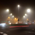 La niebla cubre las calles de San Andrés del Rabanedo (León)-PEIO GARCÍA ICAL