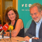 María Sánchez y Manuel Saravia en la sede del grupo municipal en el Ayuntamiento.-E.M.