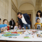 Óscar Puente y Ana Redondo durante su visita ayer a un taller infantil en el Museo Patio Herreriano.-J.M. LOSTAU