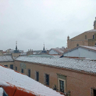 La nieve dejó una estampa blanca en los tejados de la localidad de Medina del Campo.-E.M.
