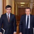 El consejero de la Presidencia y portavoz de la Junta, José Antonio de Santiago, y el director general de Relaciones con los Medios, Alejandro Salgado (I)-Ical