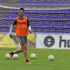 Juanpe, atento al juego durante el entrenamiento de ayer en el estadio Zorrilla.-MIGUEL ÁNGEL SANTOS