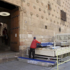 Comienzan los preparativos para adecuar calles para el rodaje de ‘Romeo y Julieta’.-ICAL