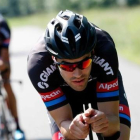 Entre los afectados se encuentra el corredor francés Warren Barguil, ganador de dos etapas en la Vuelta y 14º en el último Tour. En la foto, Tom Dumoulin.-EFE / BAS CZERWINSKI