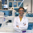 Hugo Gonzalo en uno de los laboratorios del Hospital Clínico Universitario de Valladolid.-J.M. LOSTAU