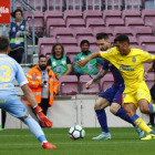 Herrera intenta tapar a Messi en el Barcelona-Las Palmas.-LALIGA
