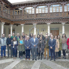 Jesús Julio Carnero posa junto a los firmantes de los 22 convenios sobre Cooperación Internacional para el Desarrollo y Ayuda Humanitaria.-E.M.