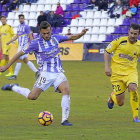 Jordán dispara a puerta en el Real Valladolid-Reus de la primera vuelta-Pablo Requejo
