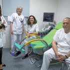Isabel García, Concha Iglesias, Rut Bernardo y Antonio Curto de la Parte en las instalaciones del Hospital Río Hortega de Valladolid.-MIGUEL ÁNGEL SANTOS