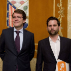 El alcalde de Salamanca, Alfonso Fernández Mañueco, y el portavoz de Ciudadanos en el Ayuntamiento, Alejandro González Bueno, ofrecen una rueda de prensa sobre temas económicos municipales.-ical