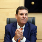 El consejero de Empleo, Carlos Fernández Carriedo, comparece a petición propia en la Comisión de Empleo de las Cortes para informar sobre el grado de cumplimiento de los objetivos de Legislatura.-ICAL