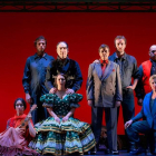 Alfonso Leal, en el centro de la imagen, con el resto del elenco de ‘No me olvides’.-E.M.