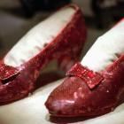 Los zapatos rojos de El mago de Oz, en una foto de archivo de 1996-AP / ED ZURGA
