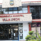 Fachada de la Presidencia Municipal de Villa Unión, en el estado de Coahuila, impactada con orificios de armas de grueso calibre.-EFE