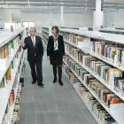 La subdelegada del Gobierno, Pilar Sanz, y el delegado territorial de la Junta de Castilla y León, Javier López-Escobar, acuden a la primera de las jornadas de puertas abiertas que celebra la nueva Biblioteca Pública de Segovia.-ICAL