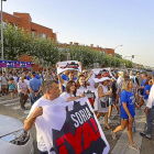 Manifestantes de la asociación ‘Sora ¡Ya!’ se acercaron a la localidad vallisoletana de Peñafiel para pedir una autovía.-ICAL