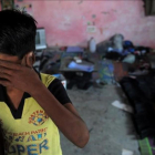Rescate de un menor en Nueva Delhi (India), captado por una red criminal de explotación laboral infantil.-AFP