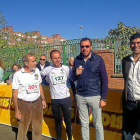 Óscar Puente y Alberto Bustos, ayer, en la Legua Solidaria.-EL MUNDO