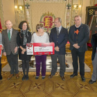 El alcalde de Valladolid junto a la ganadora de los 6.000€ del Sorteo de los Deseos-Pablo Requejo