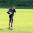 Gaizka Garitano se tapa parte de la cara durante el entrenamiento del Real Valladolid-Miguel Ángel Santos