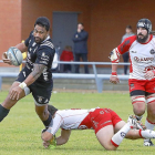 Mamea salva el placaje del Ordizia en la jugada que terminó con el tercer ensayo del SilverStorm.-J.M.LOSTAU