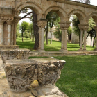 Imagen de las arcadas claustrales del jardín de Mas de Vent, en Palamós.-JAVIER NUÑO GONZÁLEZ